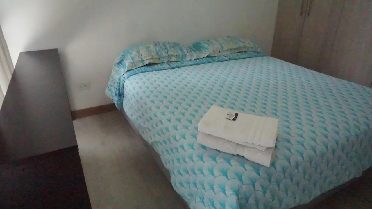 1410 Habitacion En Lujoso Departamento - Atelier Quito 0*,
