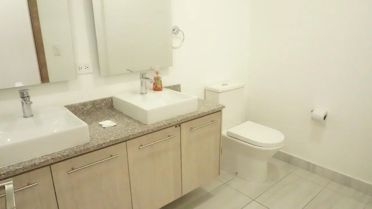 1410 Habitacion En Lujoso Departamento - Atelier Quito 0*,